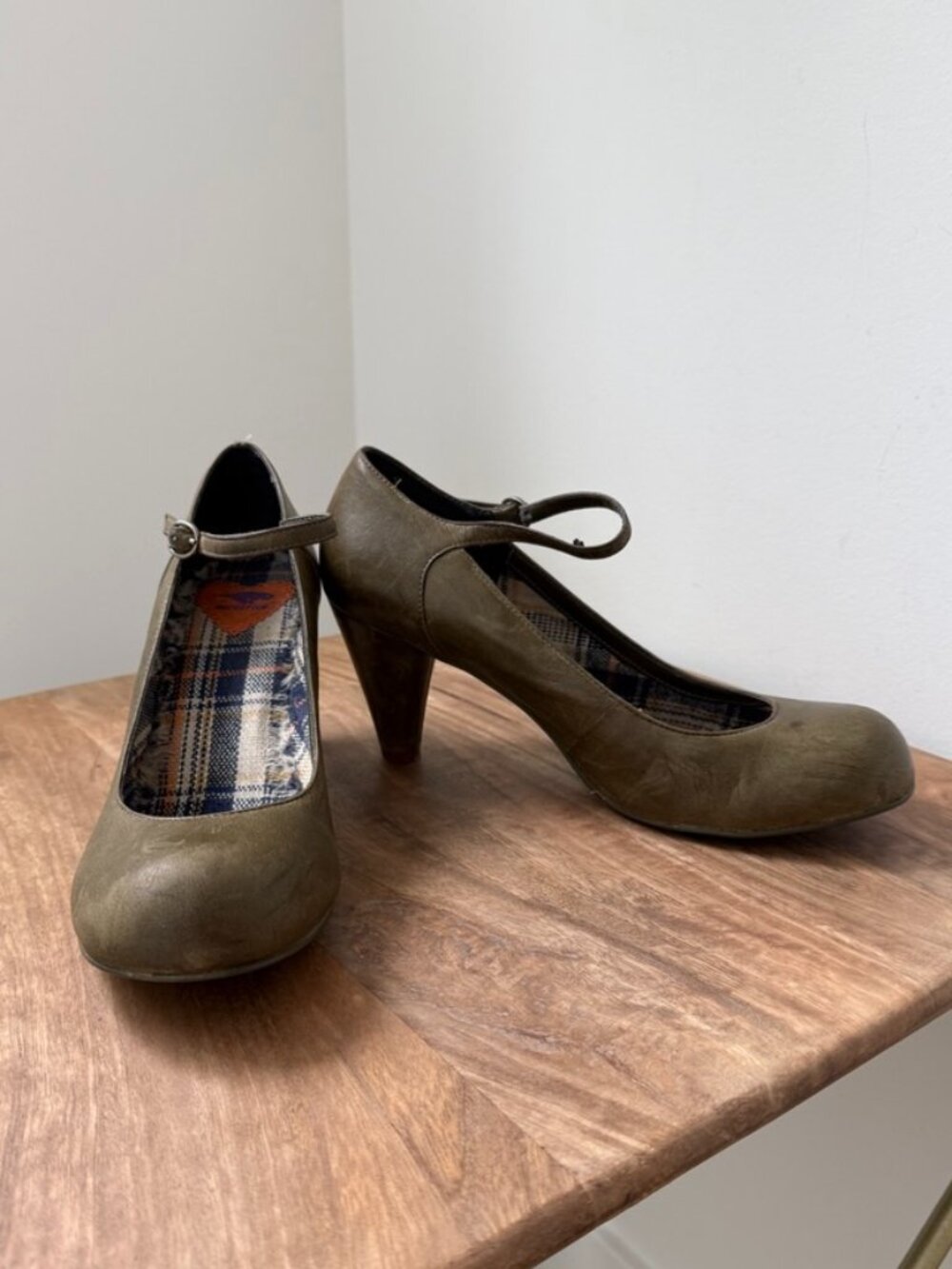 Vintage ROCKET DOG Olive Green Mary Jane Pumps Plaid Lining Size 8.5